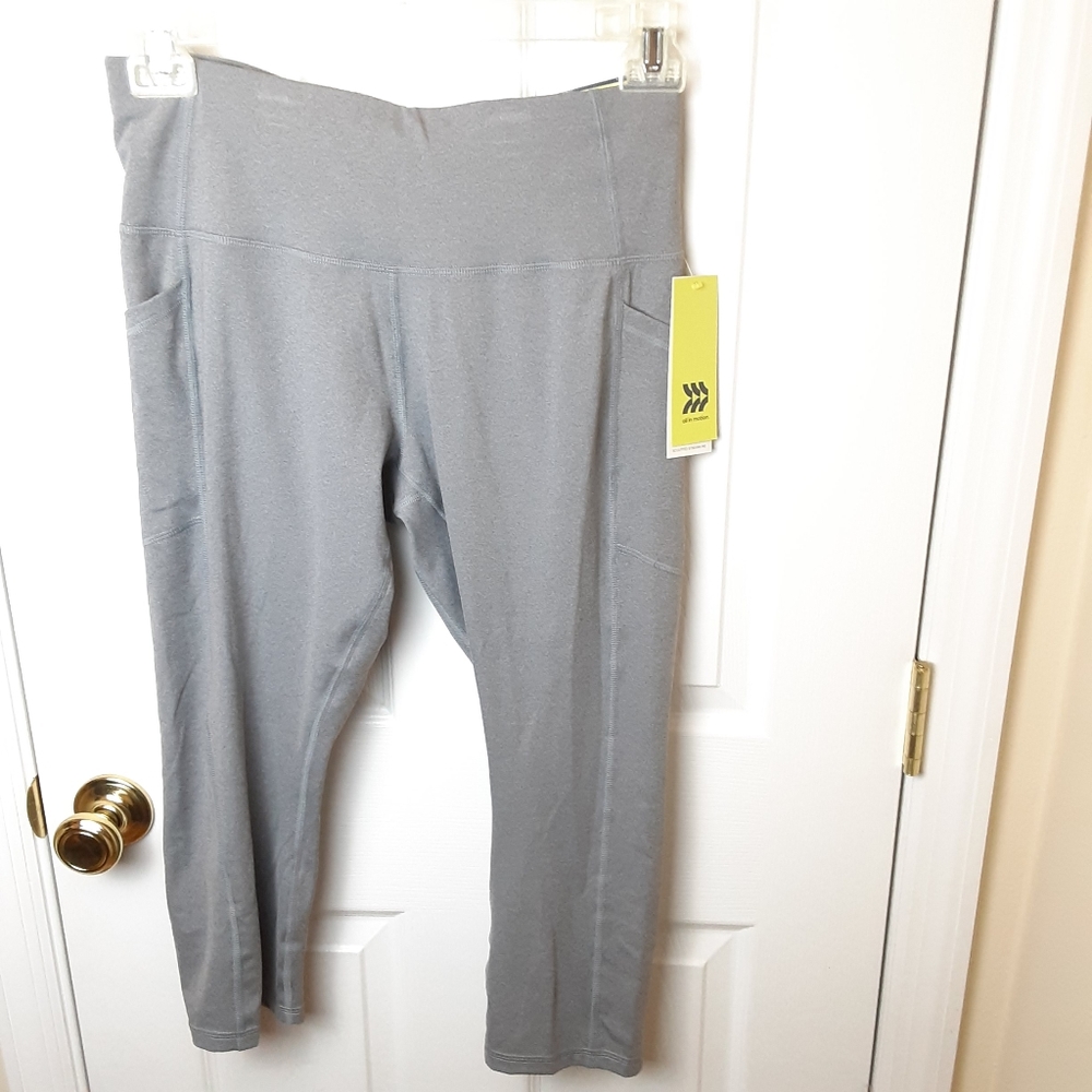 NWT Target Exercise Leggings Capri Size Medium